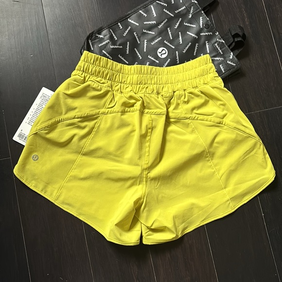 LULULEMON TRACK THAT MR SHORTS 5” IN YELLOW SERPENTINE (YLSR) SZ 6,8 NWT RARE! - Picture 4 of 11